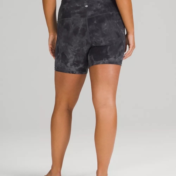 lululemon Align™ High-Rise Short 6" NEW WITH TAGS (12/ Diamond Dye Black & Gray) - Picture 3 of 7